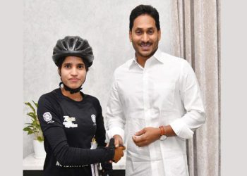 Rs 10 Lakh Incentive To MP Mountaineer Aasha Malviya by AP CM YS Jagan Announces