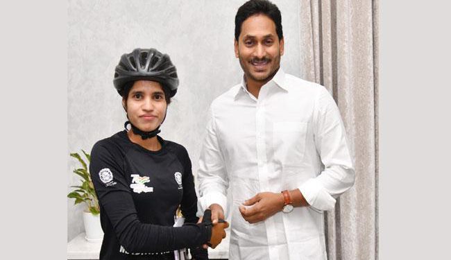 Rs 10 Lakh Incentive To MP Mountaineer Aasha Malviya by AP CM YS Jagan Announces