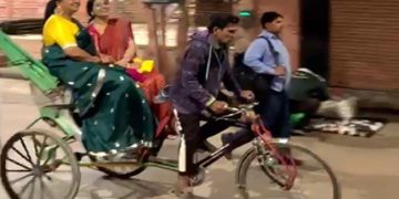 AP Minister RK Roja Takes A Rickshaw Ride in Kashi