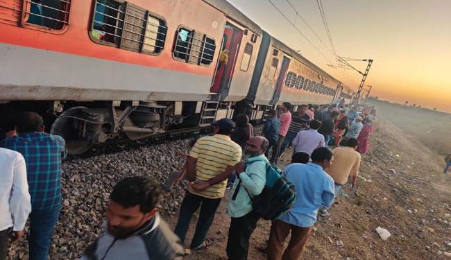 Godavari Express Derails-No Casualties