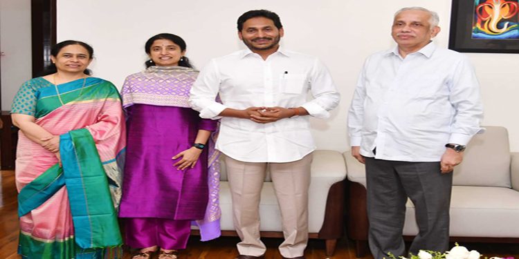 AP Chief Minister meets Governor-designate at Raj Bhavan
