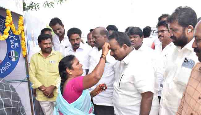 Kattera Suresh participated in the inaugural program of Chalivendram in Tullur