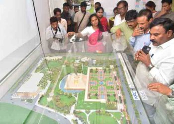 బాబాసాహెబ్ బి ఆర్ అంబేద్కర్ విగ్రహ నిర్మాణ పనుల పురోగతిని సమీక్షించిన సాంఘిక సంక్షేమ శాఖ మంత్రి మేరుగ నాగార్జున