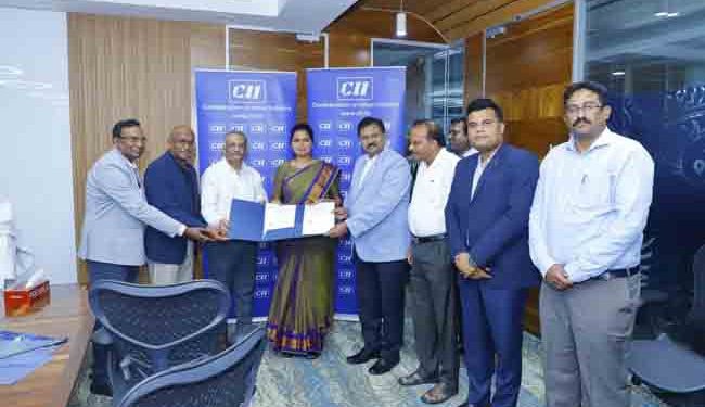 రాష్ట్ర వైద్య ఆరోగ్య‌శాఖ మంత్రి విడ‌ద‌ల ర‌జిని - గుంటూరు జీజీహెచ్ అభివృద్ధికి ముందుకు వ‌చ్చిన సీఐఐ ఫౌండేష‌న్‌ ఆస్ప‌త్రిలోని కాన్పులవార్డు అభివృద్ధికి ఎంవోయూ