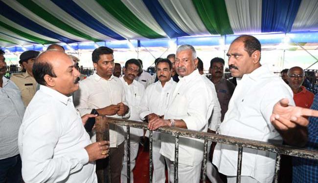ముఖ్యమంత్రి పర్యటన ఏర్పాట్లను పరిశీలించిన మంత్రి పెద్దిరెడ్డి