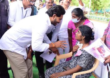 రాష్ట్ర ముఖ్య మంత్రి కి వినతుల వెల్లువ