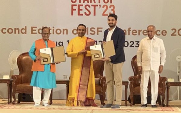 Leaders for India Organization Founder & CEO Mohnish Yerra at India Startup Fest 2023 with Sadguru Madhusudhan Sai and Organizer Choudhary