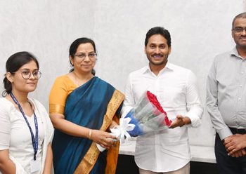 NITI Aayog Additional Secretary V. met Chief Minister Shri YS Jagan at the CM Camp office. Radha, NITI Aayog's representatives are Parthasaradhi Reddy, Neha Srivatsava and Abhishek.