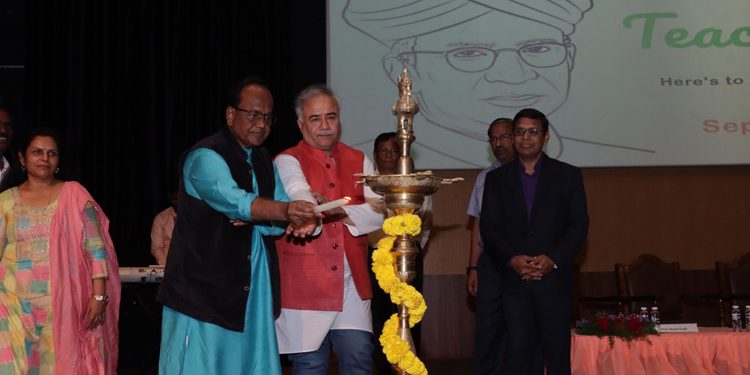 ఎస్ఆర్ఎంలో ఘనంగా టీచర్స్ డే’