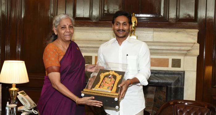 కేంద్ర ఆర్థిక శాఖ మంత్రి నిర్మలా సీతారామన్‌, కేంద్ర విద్యుత్‌ శాఖమంత్రితో సీఎం వైయస్‌.జగన్‌ భేటీ