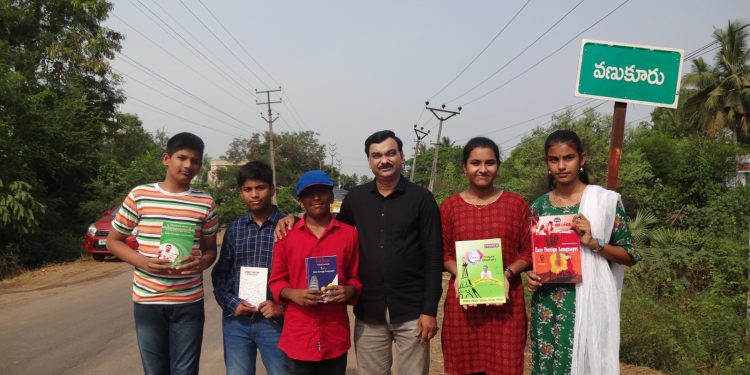 Poolabala is giving free training to children in foreign languages-విదేశీ భాషలలో పిల్లలకు ఉచితంగా శిక్షణ ఇస్తున్న పూలబాల