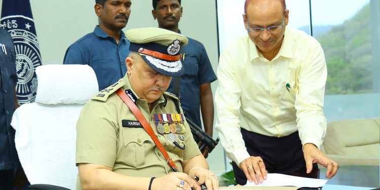 Harish Kumar Gupta who took charge as Director General of Police of Andhra Pradesh ఆంధ్రప్రదేశ్ డైరెక్టర్ జనరల్ ఆఫ్ పోలీస్ గా  బాధ్యతలు స్వీకరించిన హరీష్ కుమార్ గుప్తా