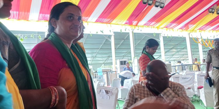 Amaravati farmers in Swearing-in-Ceremony function on CM designate CHANDRABABU