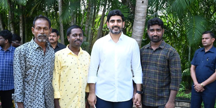 Prajadarbar: Lokesh promises to support people of Mangalagiri
