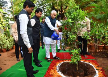 ‘Ek Ped Maa Ke Naam’ – Governor Abdul Nazeer plants sapling in Raj Bhavan