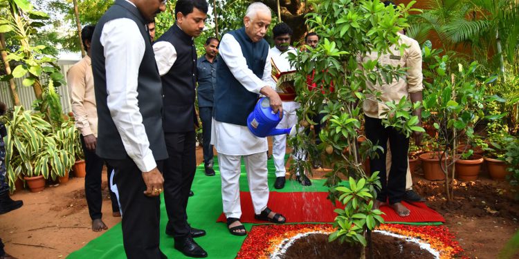 ‘Ek Ped Maa Ke Naam’ – Governor Abdul Nazeer plants sapling in Raj Bhavan
