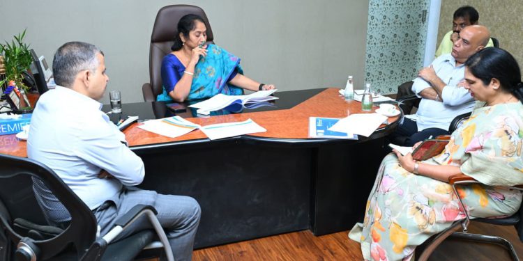 Textile MOU’s at Visakha Partnerhsip Summit