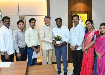 Chief Minister Chandrababu Naidu was met by Andhra Pradesh Secretariat Association president Ramakrishna