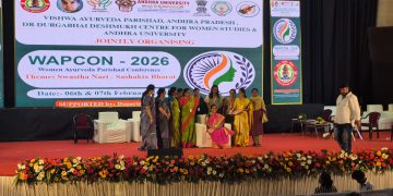 Ayurveda Nari Shakti Award to Dr. Poorna Rajeshwari by Vishwa Ayurvedic Parishad