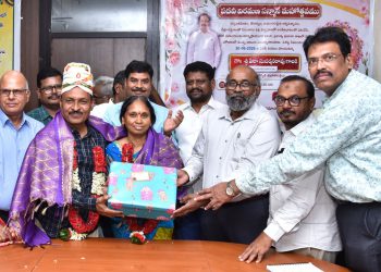 Grand farewell to two officials of the Information and Public Relations Department