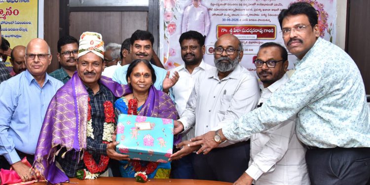 Grand farewell to two officials of the Information and Public Relations Department