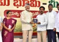 నంద్యాల జిల్లాలో పాస్ పుస్తకాలు పంపిణీ చేసిన సీఎం చంద్రబాబు – Andhrajyothy