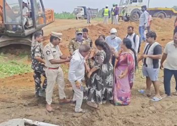 Amaravati: సీడ్ యాక్సెస్ రోడ్డు పనులను అడ్డుకున్న రైతులు! – hmtvlive.com