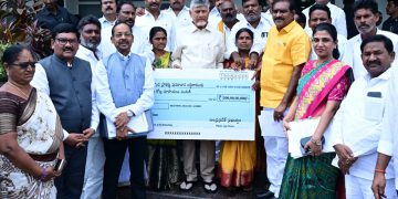 Chief Minister Chandrababu Naidu hands over Cheque towards compensation to Veligonda project displaced families