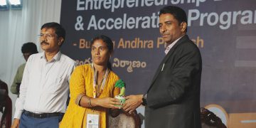 Rs 7 crore business at the National Saras Mela